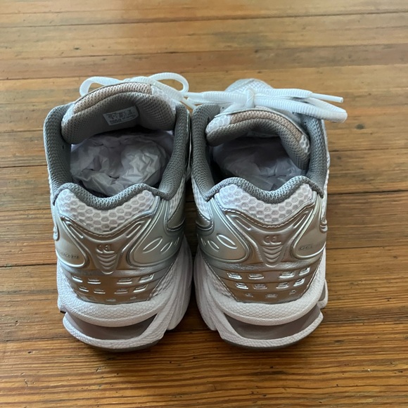 ASICS Gel Kayano 14 - Picture 4 of 11